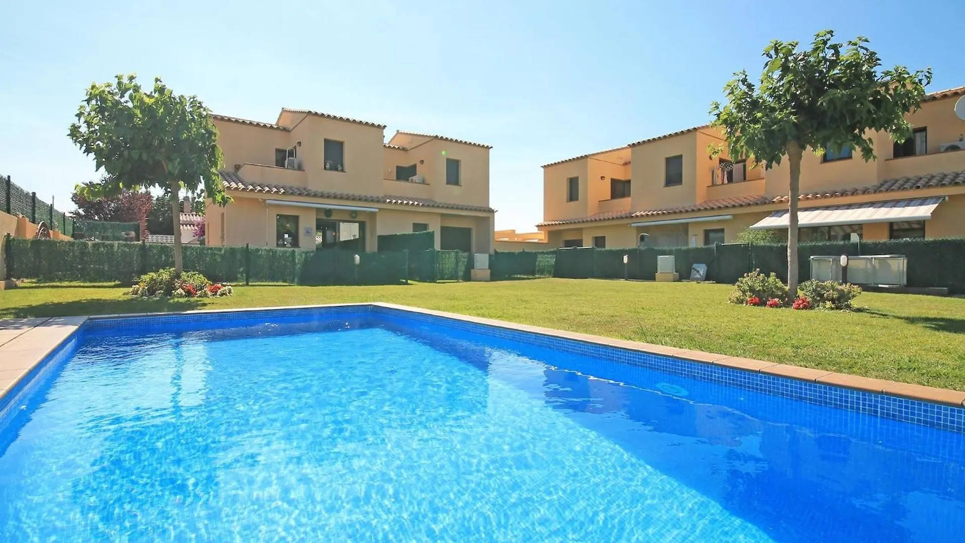 Beautiful House With Private Garden Villa L' Escala